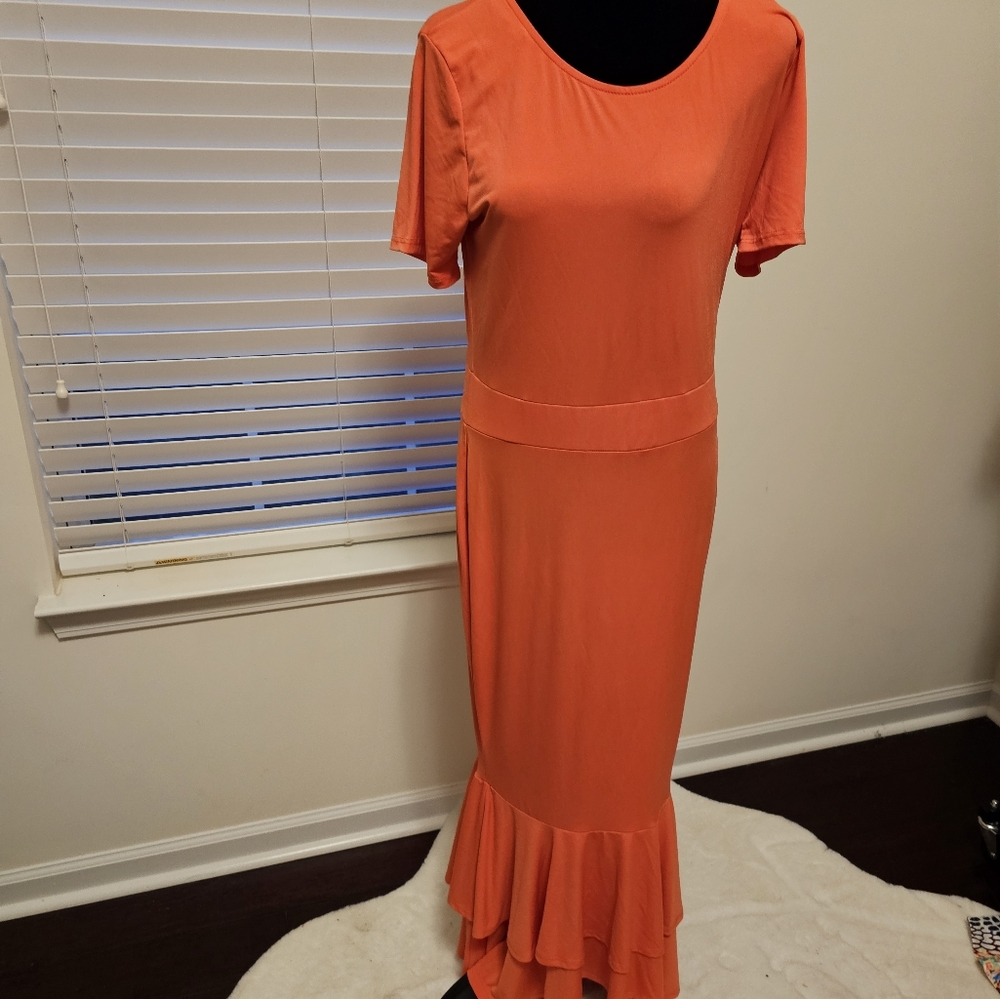 Long dress with ruffle bottoms